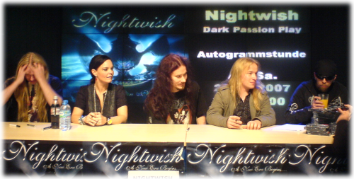 Nightwish bei der Autogrammstunde