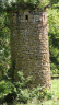 Steinturm in einem Schlossgarten in Frankreich